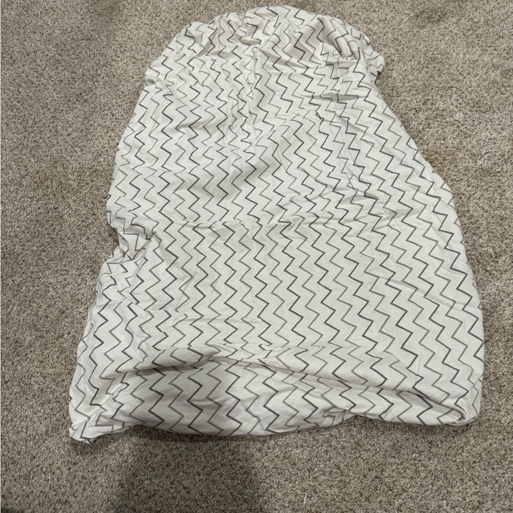 White Zigzag Patterned Pack And Play Mattress Cover